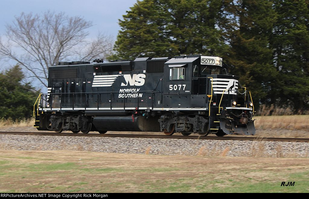 NS GP38-2 5077